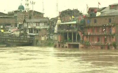 बारिष के चलते फिर रूकी श्री अमरनाथ यात्रा, बाढ़ की आशंका के चलते घाटी में स्कूल बंद