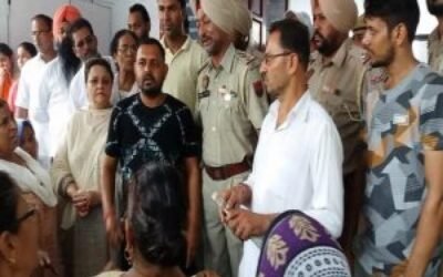 विवाहिता की मौत के बाद परिजनों ने थाना सिटी में किया प्रर्दशन