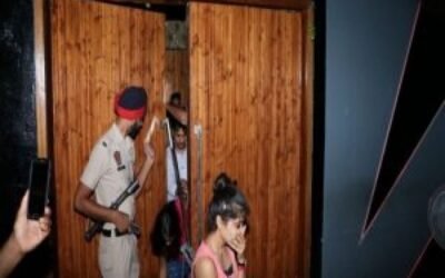 डिस्को पर पुलिस की हुई रेड की सोशल मीडीया पर वायरल हुई वीडीयो