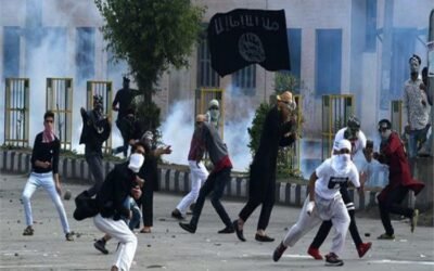 कश्मीर में ईद की खुशियों के बीच पत्थरबाजी