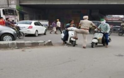 पंजाब पुलिस के एएसआई का असभ्य स्टाईल