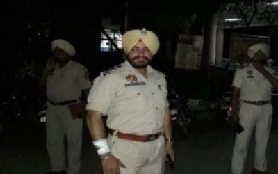 नशा तस्करों ने पुलिस वाले पर ही चड़ा दी गाड़ी, बाल बाल बचे थाना प्रभारी