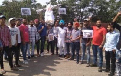 जालंधर में यूथ कांग्रेसियों ने फूंका आरएसएस प्रमुख का पुतला