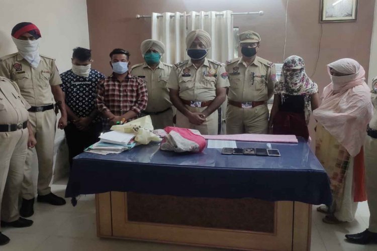 जो कभी दूसरे मुजिरमों को करता था कैमरे में कैद, आज़ खुद मुजिरम बन खड़ा पुलिस साथ