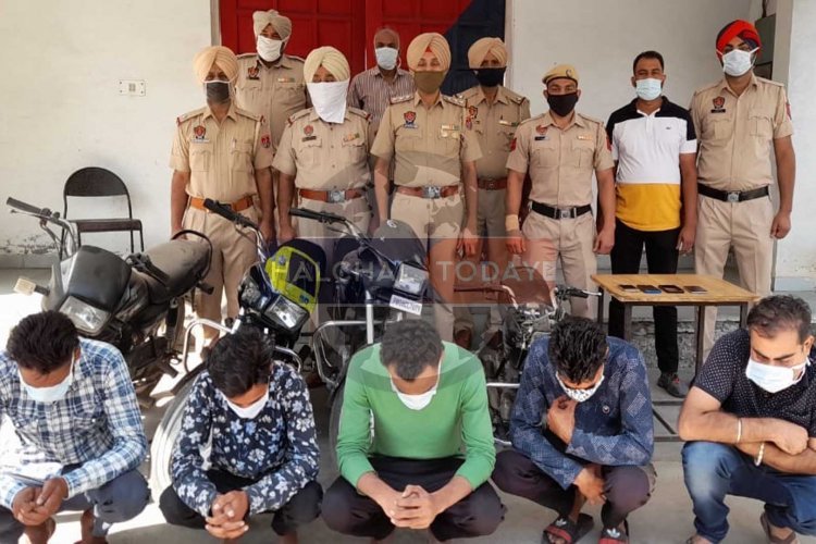 CIA स्टाफ की पुलिस ने चोरी और लूट की वारदात को अंज़ाम देने वाले चार आरोपियों को किया गिरफ्तार