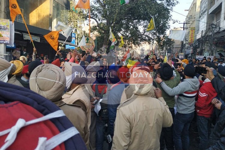 लुधियाना के माता रानी चौंक में माहौल तनावपूर्ण, किसान हितैषी और भाज़पा सर्मथक आमने सामने