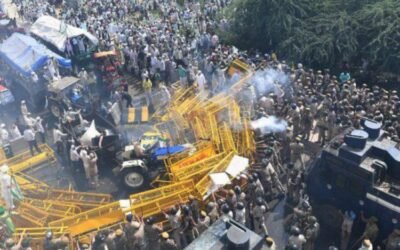 दिल्ली के बार्डरों पर किसानों और पुलिस में हल्की झड़प, पुलिस ने छोड़े आंसू गैस के गोले