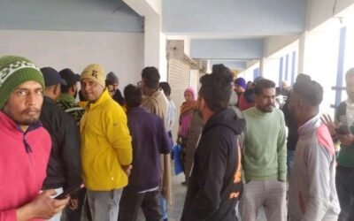 जालंधर में हो रही भोले भाले लोगों से ठगी, लोगों ने एज़ेंट के दफ्तर के बाहर किया हंगामा