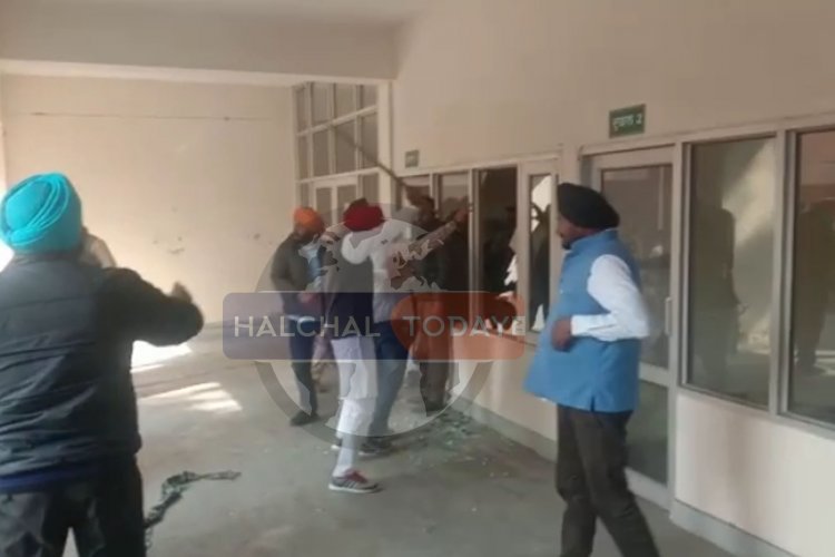 नगर कौंसिल चुनाव से पहले जलालाबाद में हुए अकाली व कांग्रेसी आमने सामने