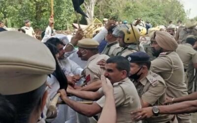 किसानों और पुलिस में हुई धक्कामुक्की, भाज़पा नेताओं के घर का ज़ा रहे थे घेराव करने