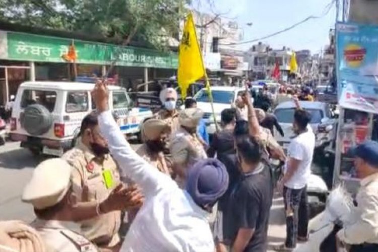 Big News : होशियारपुर में भाजपा के केन्द्री मंत्री का विरोध, हमले की भी कोशिश