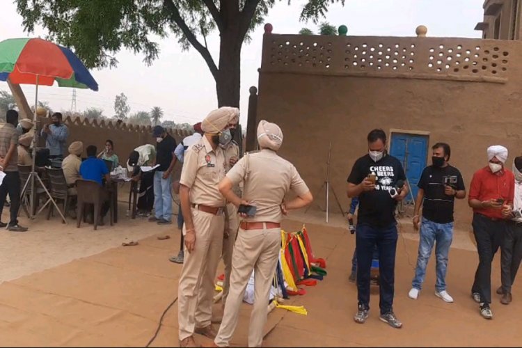 जिन्हें लोग करते है फालो वहीं तोड़ रहे कोरोना नियम