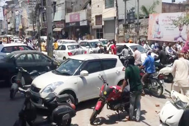 फगवाड़ा में खतरनाक हो रहा कोरोना लेकिन नहीं सुधर रहे लोग, LockDown के बावजूद बेवज़ह घूम रहे सड़कों पर