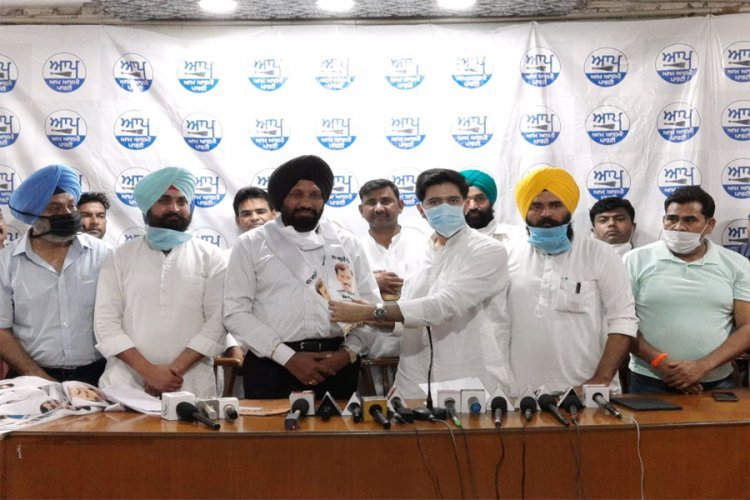 अकाली बसपा गठज़ोड़ के बाद आप का दामन थामा इस पूर्व पुलिस अधिकारी ने