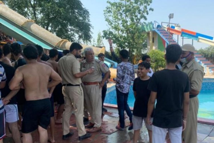 Harleen Water Park पाबंदी के बावज़ूद बड़ी संख्या में नहाने पहुंचे लोग