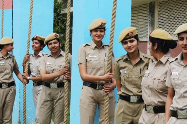 अब डियूटी के दौरान स्टाईल नहीं मार सकेंगी पंजाब पुलिस की महिला जवान