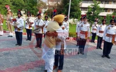 पंजाब के नए मुख्यमंत्री की बैंड वालों को जफ्फी, आप भी देख कर कहेंगें वाह CM