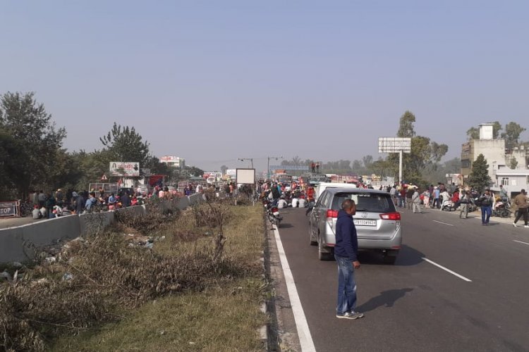 जालंधर से दिल्ली जाने वाले हो जाएं सावधान, फिल्लौर में हाईवे जाम