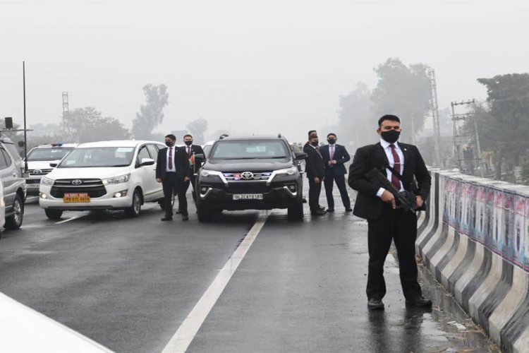 बेहद ही संवेदनशील ईलाके में 20 मिंट तक रूका देश के प्रधानमंत्री का काफिला