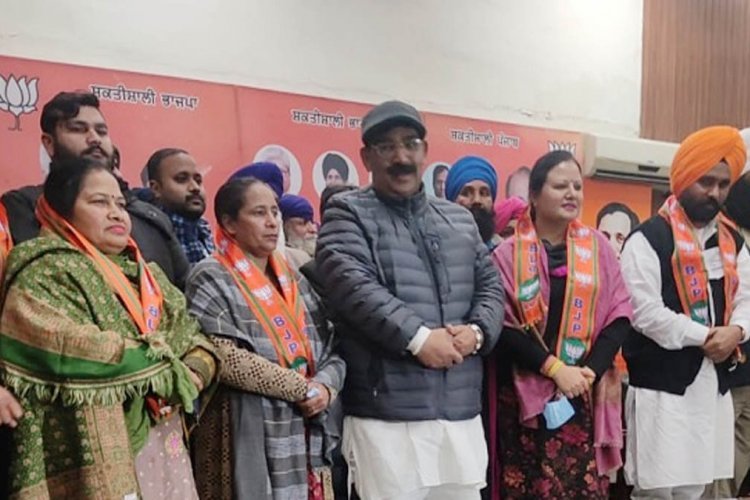 पंजाब कांग्रेस में बड़ा धमाका, तेज़ तरार नेत्री हुई भाज़पा की