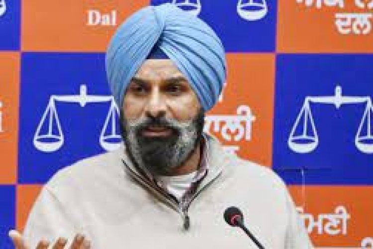 नामांकण पत्र भरने से पहले अकाली नेता बिक्रमज़ीत मजीठिया को बड़ा झटका