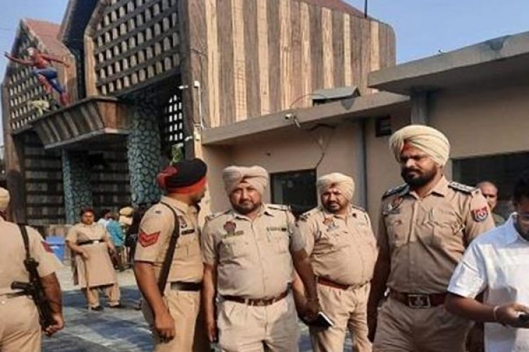 जालंधर लुधियाना हाईवे पर स्थित Hardy World के बाहर चली गोलियां