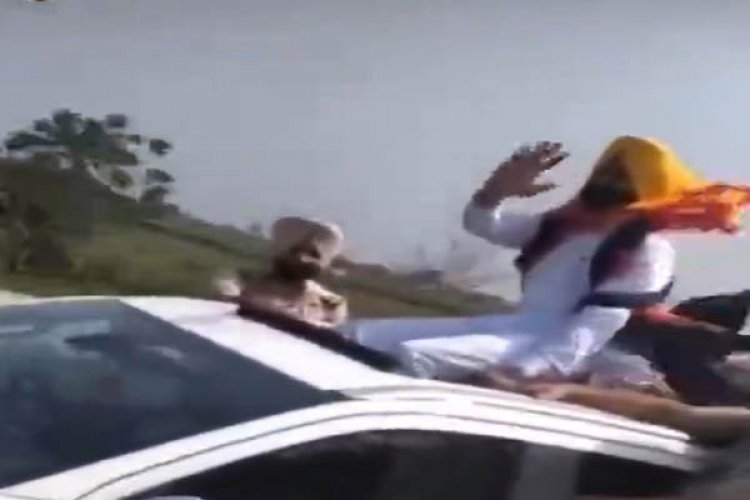 मंत्री साहिब के मज़े ने दो पुलिस मुलाजिमों की भी ज़ान को डाला खतरे में, सोशल मीडिया पर हुए वायरल