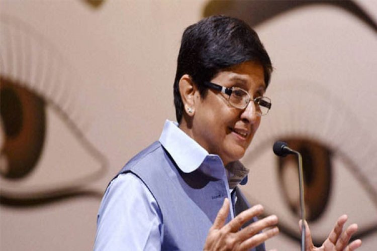 देश की पहली महिला आईपीएस महिला ने किरन बेदी ने ऊड़ाया सिक्खों का मज़ाक, छिड़ा विवाद