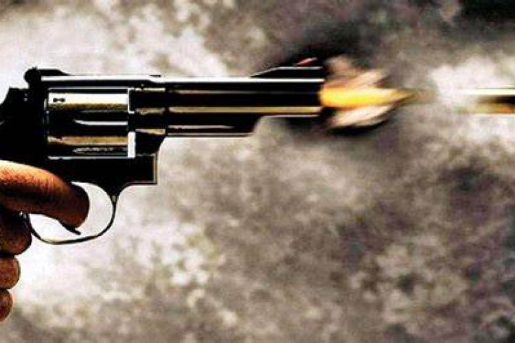 Phagwara    में  Car सवार और पुलिस में चली ताबड़तोड़ गोलियां, लोगों में बनी दहशत