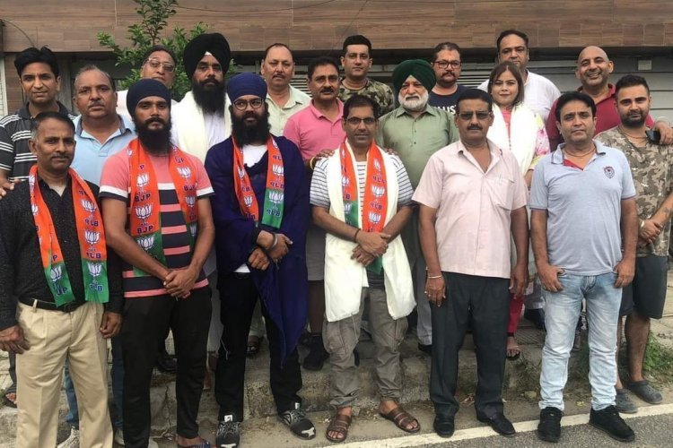 लुधियाना में नकली भाई बनकर ठगी के मामले फंसे युवक को जालंधर में भाज़पा ने करवाया शामिल