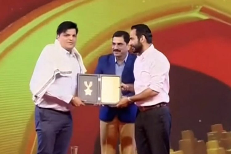 पंजाब न्यूज: जालंधर के पत्रकार को मिला बेस्ट इमीग्रेशन जर्नलिस्ट का खिताब, पंजाब के कैबिनेट मंत्री ने न्यूज चैनल के मंच पर नवाजा