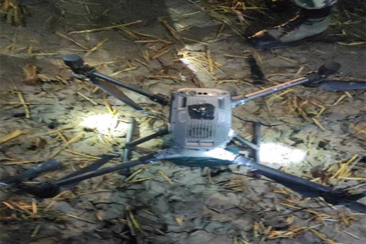 देर रात को बीएसएफ की बड़ी कारवाई, पाकिस्तान से ड्रोन की घुसपैठ को किया नाकाम