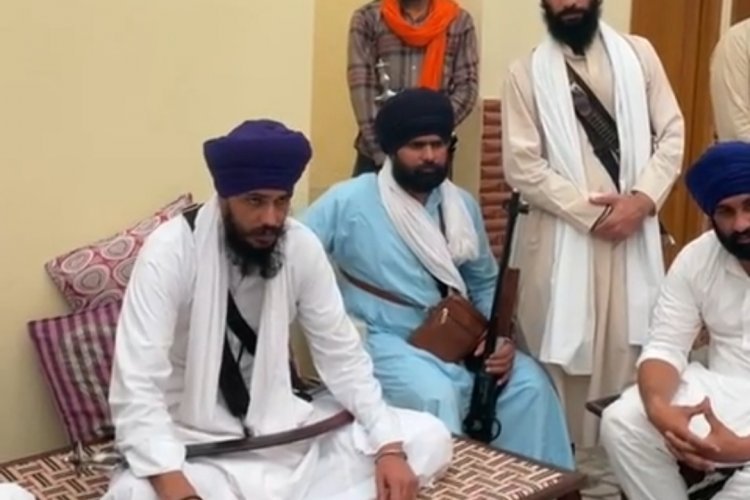 Big Breaking : बड़ी खबर अमृतपाल सिंह को पुलिस ने किया नजरबंद