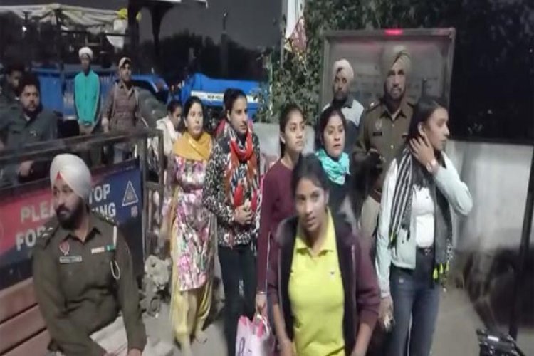 अमृत्सर हाईवे पर निकलने वाले हो जांए सावधान, किसानों ने अमृत्सर में लगाया पक्का मोर्चा