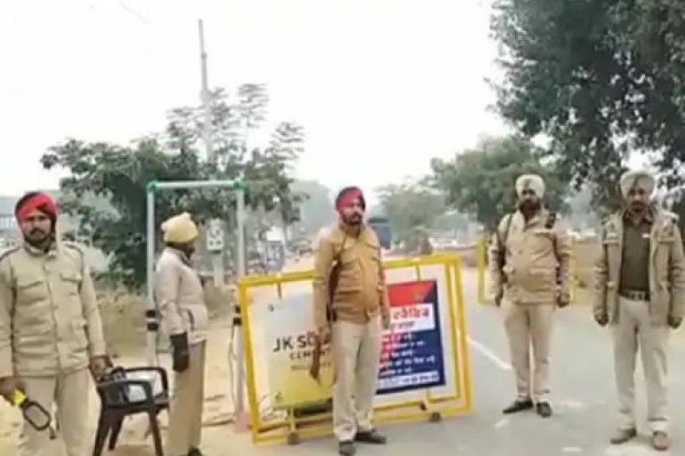 Sidhu Moosewala के घर के बाहर पुलिस ने एकाएक बढ़ाई सुरक्षा