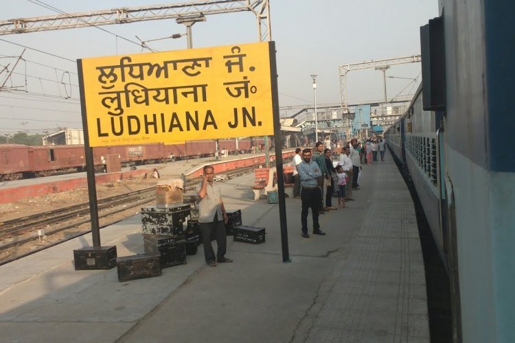 पंजाब के इस शहर में चलती ट्रेन में पर पत्थरबा़जी , 8 साल का मासूम घायल