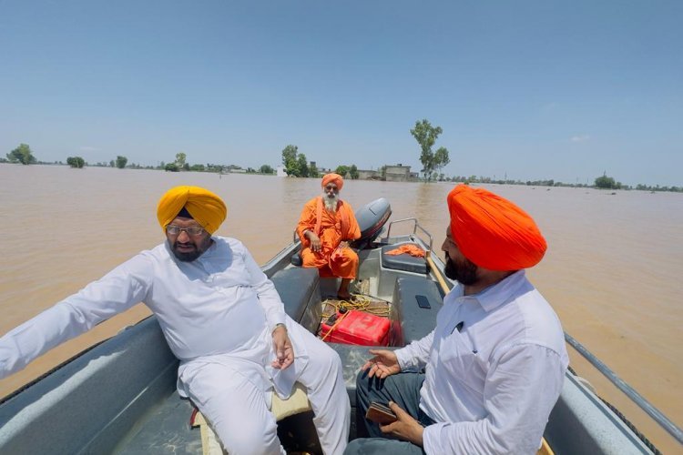 पंजाब के यह मंत्री साहिब खुद पहुंचे बाढ़ पीड़ितों के पास, लोगों की सुनी मुश्किलें