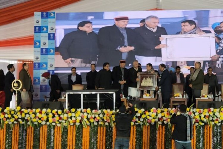 नितिन गडक़री ने करवाया होशियारपुर-फगवाड़ा फोरलेन का काम शुरु