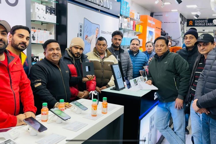 जालंधर के J D communication में Samsung ने निकाला दीवाली बंपर Draw