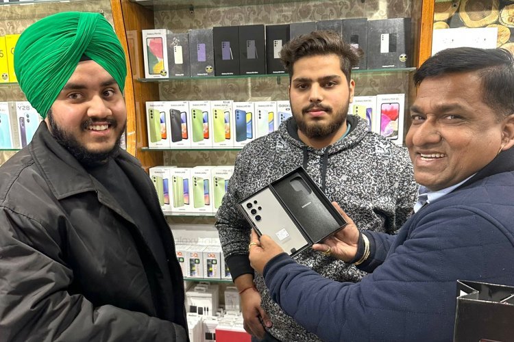 Jalandhar के इस नामी मोबाईल स्टोर में Launch हुआ Samsung का S24 Ultra
