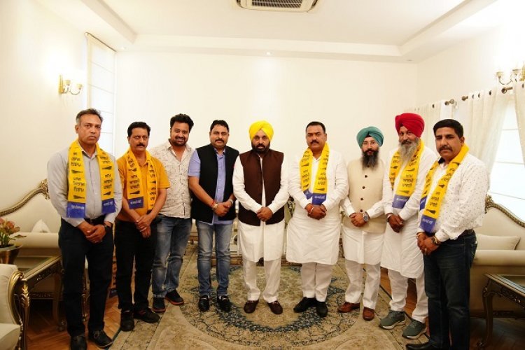 Chandigarh खबरनामा की खबर पर मोहर , राईट हैंड ने थामा आप का दामन