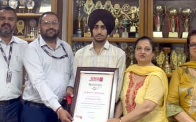 जी.एन.ए. युनिवर्सिटी ने बारहवीं की पंजाब बोर्ड परीक्षा के टापर एकमप्रीत सिंह को किया सम्मानित