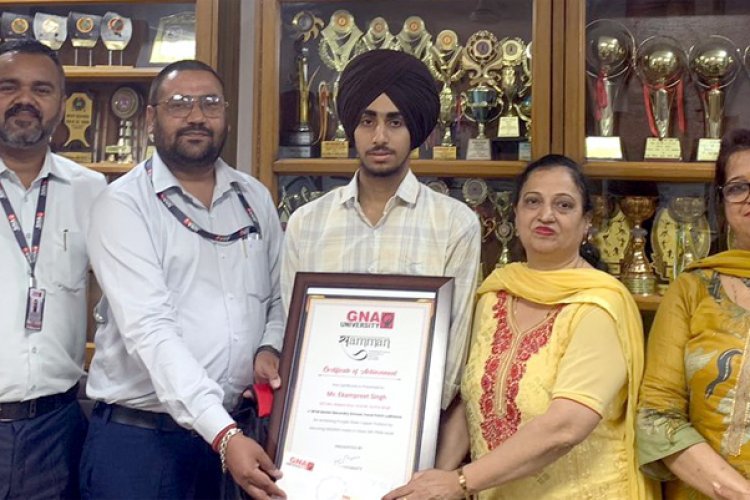 जी.एन.ए. युनिवर्सिटी ने बारहवीं की पंजाब बोर्ड परीक्षा के टापर एकमप्रीत सिंह को किया सम्मानित