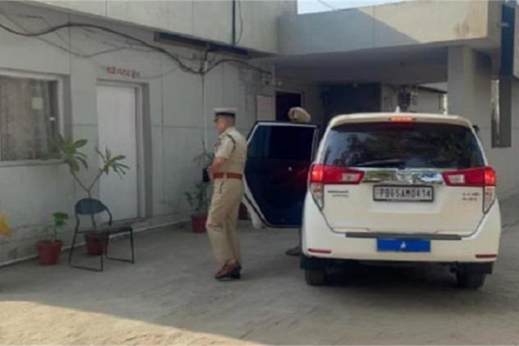 डीआईज़ी जालंधर रेंज़ की होशियारपुर के थाने में रेड, SHO को किया संस्पेंड