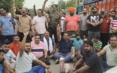 नैशनल हाईवे पर निकलने से पहले पढ़े यह खबर, हाईवे पर चल रहा है प्रर्दशन
