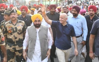 श्री दरबार साहिब अमृतसर और दुर्गियाना मंदिर दर्शन के बाद मनीष सिसोदिया और भगवंत मान पहुंचे अटारी-वाघा बॉर्डर