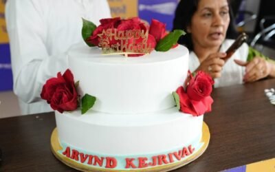 ‘आप’ नेताओं और कार्यकर्ताओं ने चंडीगढ़ पार्टी कार्यालय में अरविंद केजरीवाल का मनाया जन्मदिन