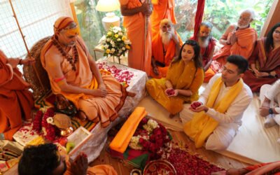 राज्यसभा सांसद राघव चड्ढा के घर आशीर्वाद देने पहुंचे जोशीमठ के शंकराचार्य, बेहद खुश नजर आईं अभिनेत्री परिणीति चोपड़ा