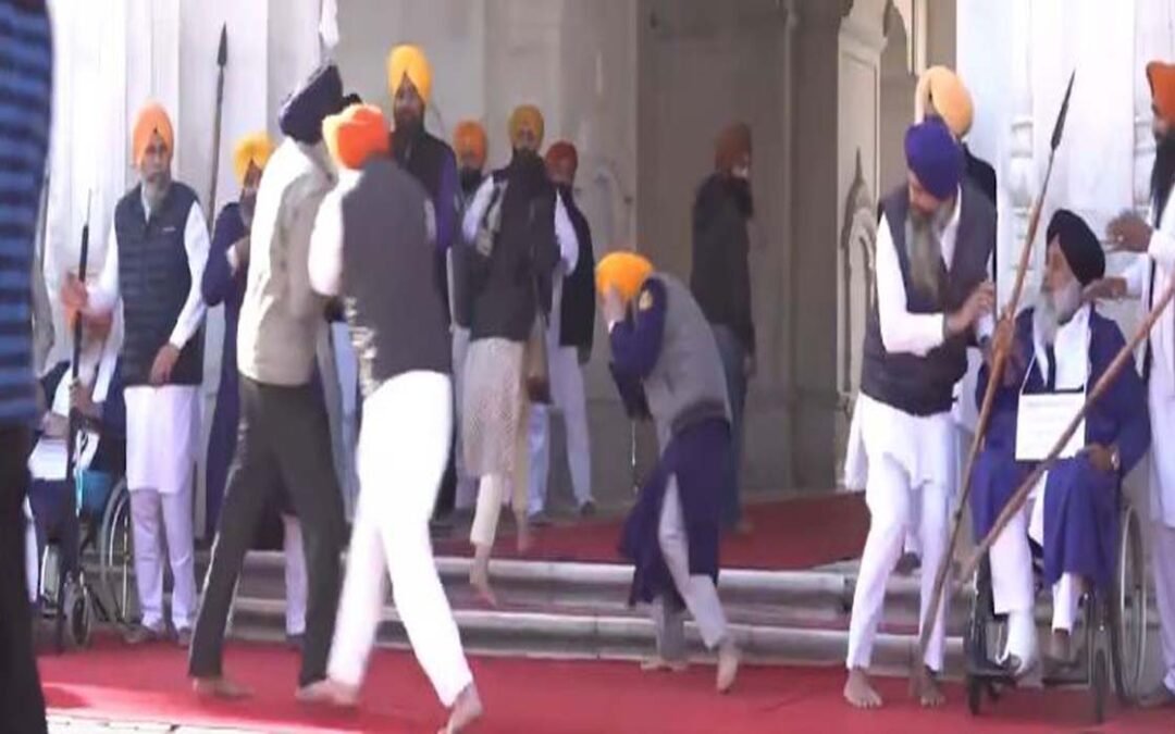 Big Breaking : श्री दरबार साहिब के बाहर चली गोली, धार्मिक सज़ा निभा रहे सुखबीर बादल पर हमला