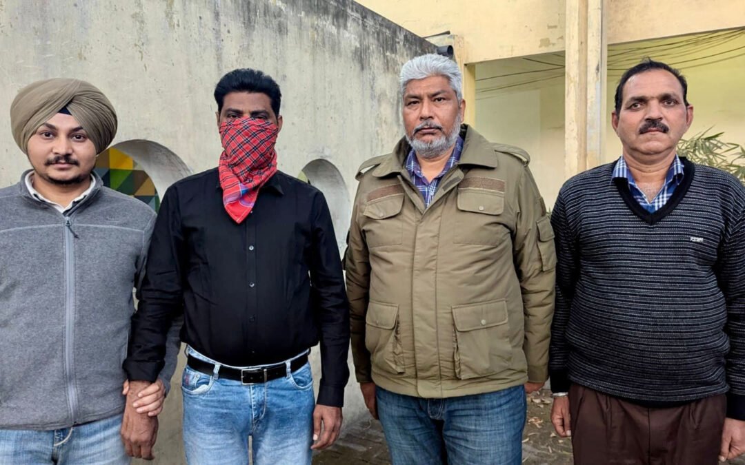 सरकारी अधिकारी बन कर रहा था यह काम, विज़ीलेंस ने कर लिया काबू